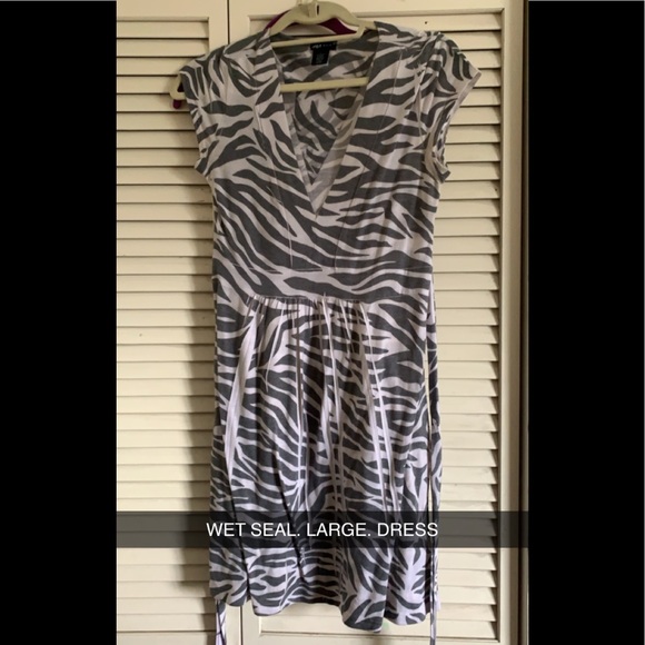 CUTE WET SEAL DRESS - Picture 1 of 1